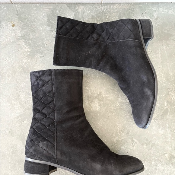 Aquatalia black suede quilted Gail booties size 6 - Picture 2 of 7